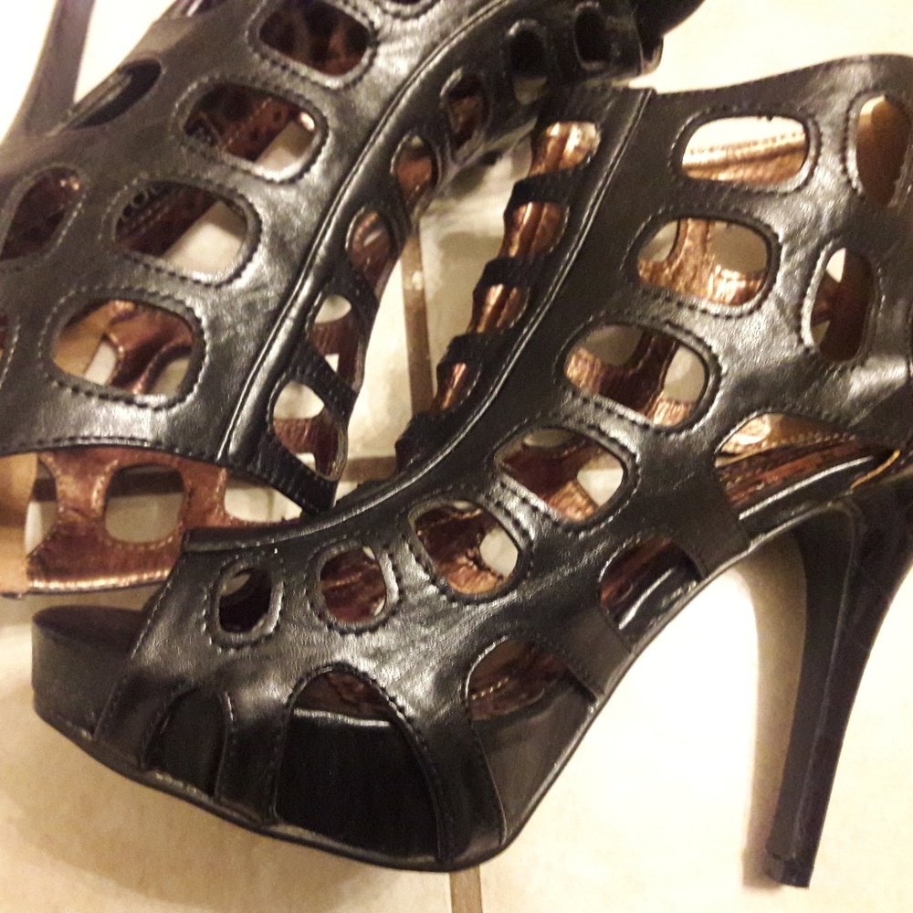 Velvet Lounge/ Peep Toe Heels - Picture 5 of 8